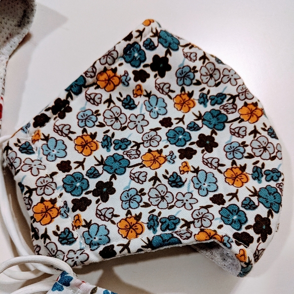 Set 5 floral design Face Masks, handmade - Picture 5 of 6